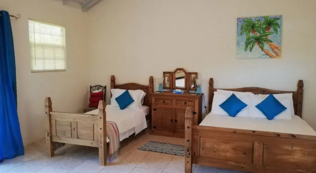 Gibbs Glade Cottage & Garden Studios, Забронировать Дом для отпуска Отели Гиббс с бассейном, рядом с Пляж Gibbes, Бассейн