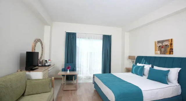 Номер Deluxe с балконом Mandarin Resort & Spa