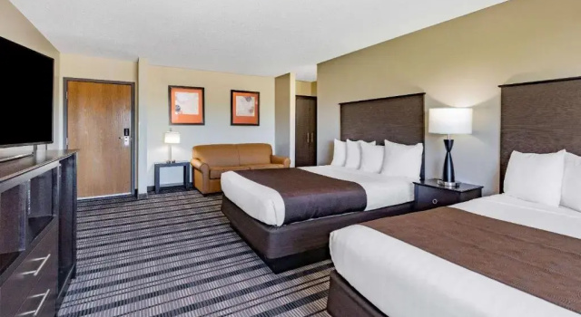 Четырёхместный люкс AmericInn by Wyndham Apple Valley