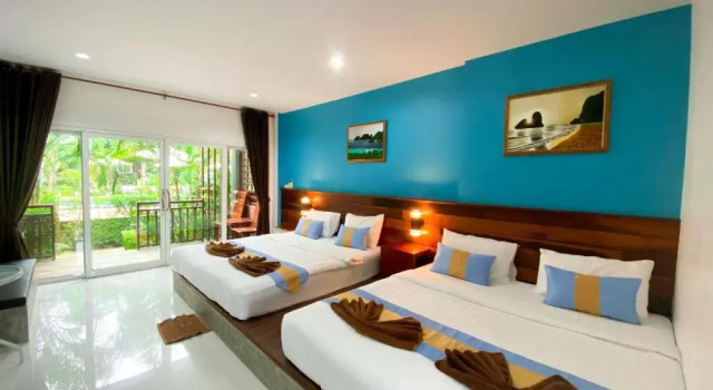 Семейный номер Standard с видом на бассейн Hatzanda Lanta Resort - SHA Extra Plus
