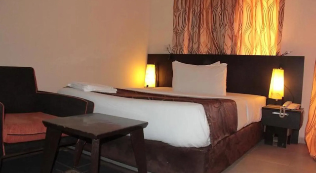 Lakeem Suites Adebola