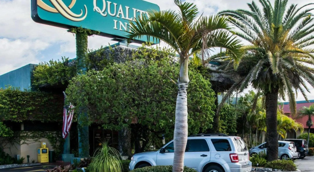 Четырёхместный номер Standard с видом на бассейн Quality Inn Miami South