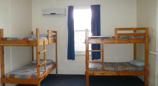 Кровать в общем номере Launceston Backpackers