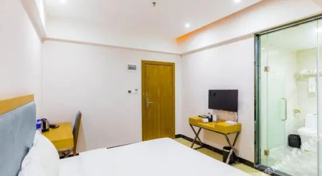 Jinlizhou Hotel (Gongbei Port Light Rail Station)