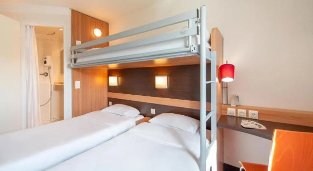 Трёхместный номер Standard B&B HOTEL Cholet Nord