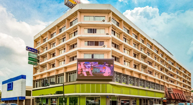 Grand Thara Hotel, Забронировать Отель Отели Сурат Тхани с парковкой, Парковка