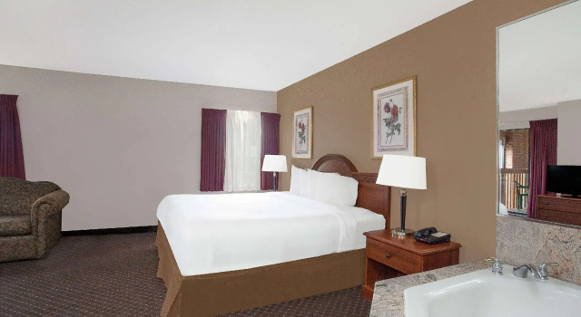Двухместный люкс Baymont Inn & Suites San Marcos