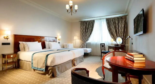 Двухместный номер Deluxe Eurostars Hotel Real