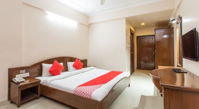 Люкс OYO 25042 Vikramaditya Hotel