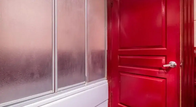 Bright and Central Flat in Kadikoy With Balcony, Book Hotel Kadıköy Beyoglu, nær Suadiye Beach