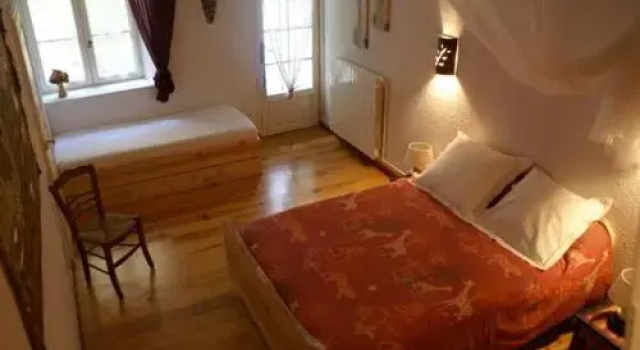 Chez Françoise, Book Hotel Hoteller i Cournanel med parkering, Parkering