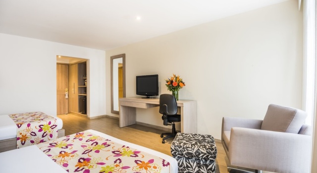 Четырёхместный номер Superior Hotel Rosales Plaza