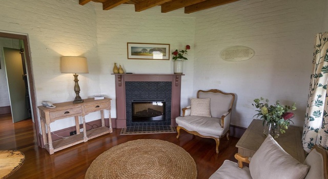 Люкс The Barracks, Tocal