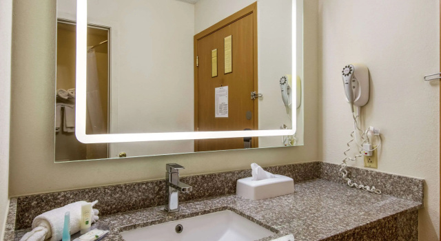 Четырёхместный номер Standard Quality Inn Bloomsburg