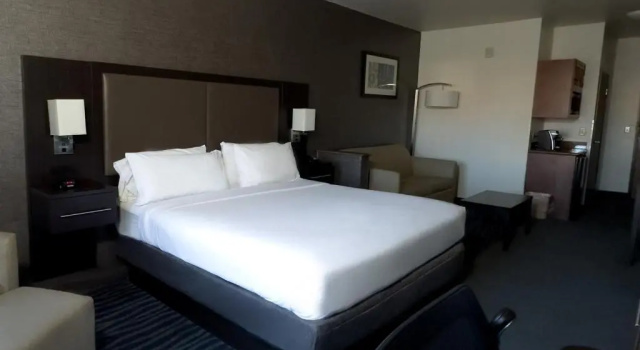 Люкс Holiday Inn Express Hotel & Suites Barstow by IHG