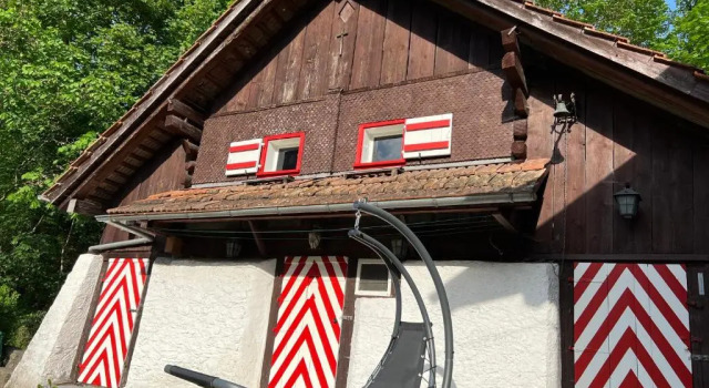 Romantic private superior Swiss Chalet with Hottub, Book Chalet Lungern 