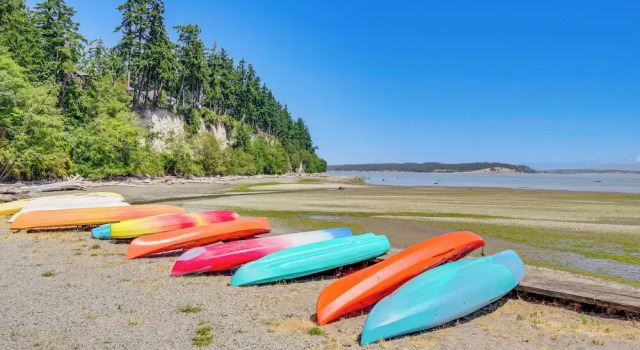 Spacious Camano Home w/ Hot Tub & Water Views!, Забронировать Дом для отпуска Camano Остров Камано