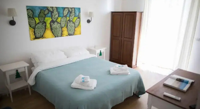 B&B Tauromenion