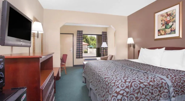 Номер Standard Days Inn by Wyndham Dublin GA