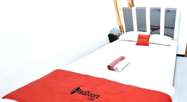 RedDoorz at Queen Asri Premium, Đặt Khách sạn Kediri East Java