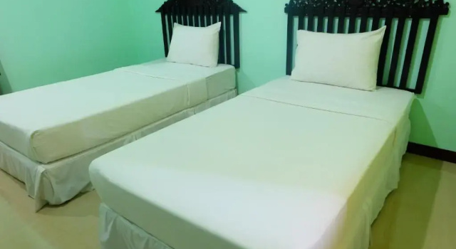 J-Safe Guesthouse, Забронировать Отель Отели Sukhothai Province с парковкой, Парковка