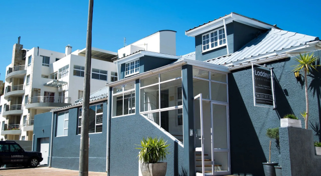 Loddeys Guesthouse by Beach Collection Winelands, Забронировать Гостевой дом Странд провинция Западный Кейп