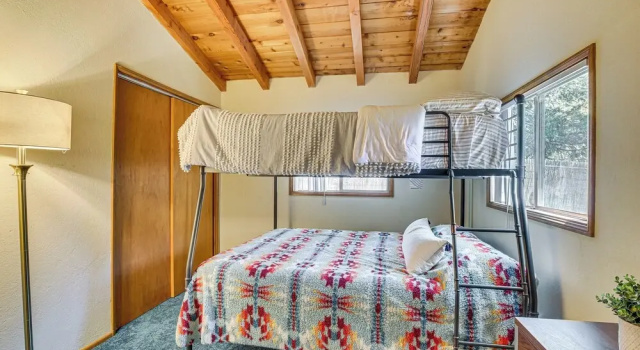 Cedar Glen Cabin  3 Mi to Lake Arrowhead Village!, Забронировать Отель Седар-Глен США