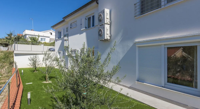 Modern Villa With sea View and Private Pool Just 350 Meters From the First Beach, Забронировать Вилла Виллы острова Крка, Вилла