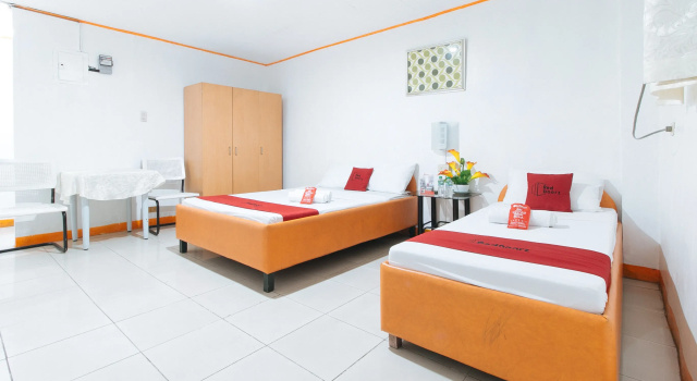 Трёхместный номер Standard RedDoorz near East Avenue Medical Center