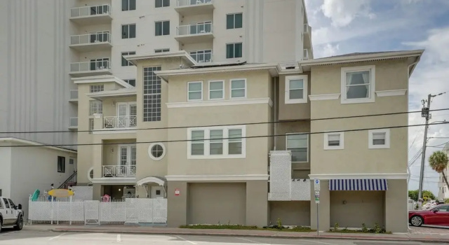 Апартаменты Coastal 'sea Side' Townhome - Walk to Beach!