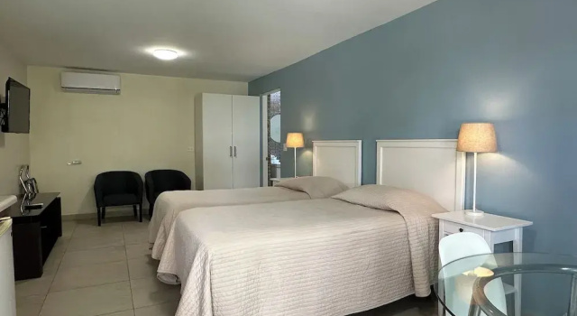 Четырёхместный люкс Dali Suites -Accommodations in Playas de Tijuana