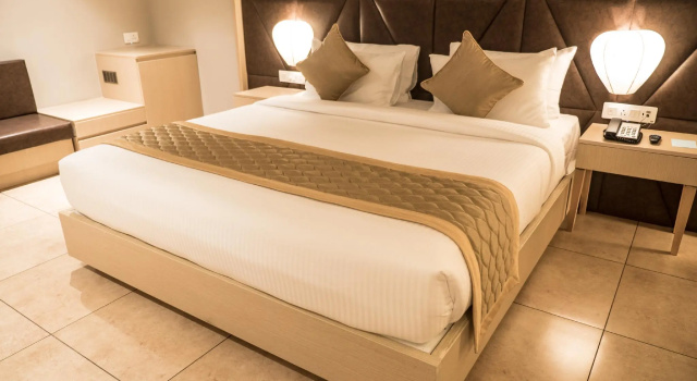 Cholaa Dynasty - A Bergamont Group of Hotels, Забронировать Отель Айямпеттаи 