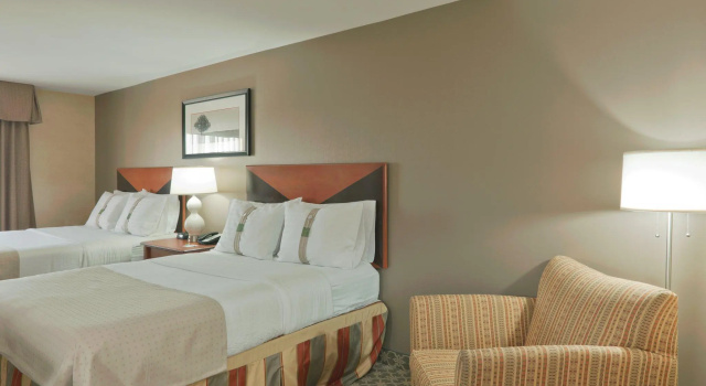 Четырёхместный номер Standard Holiday Inn Express & Suites Carbondale - University Area