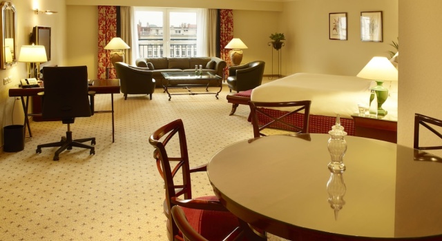Двухместный люкс Royal Hilton Antwerp Old Town