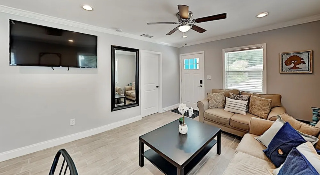 Lovely Old Seminole Heights With Grill & Deck 3 Bedroom Home
