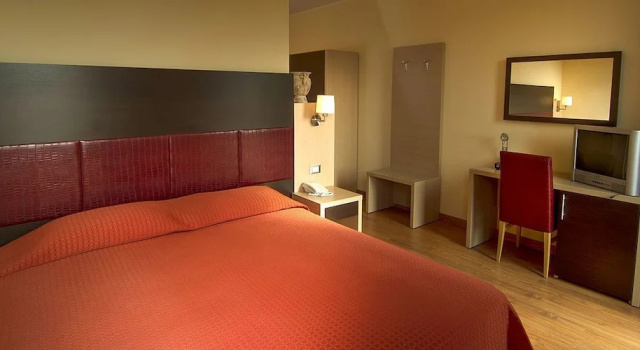 Четырёхместный номер Standard с балконом Hotel Miami