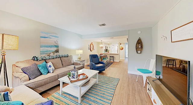 New Listing! Updated W/ Pool - Walk To Beach 3 Bedroom Condo, Забронировать Апартаменты/квартира Отели Lowcountry с бассейном, Бассейн