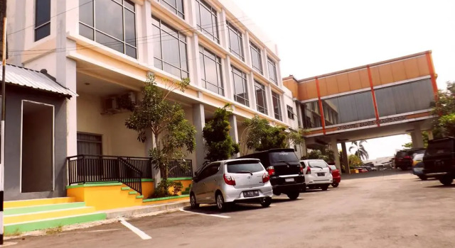 Parkside Mandarin Hotel Pekalongan, Забронировать Отель Отели Пекалонган с завтраком, Завтраки