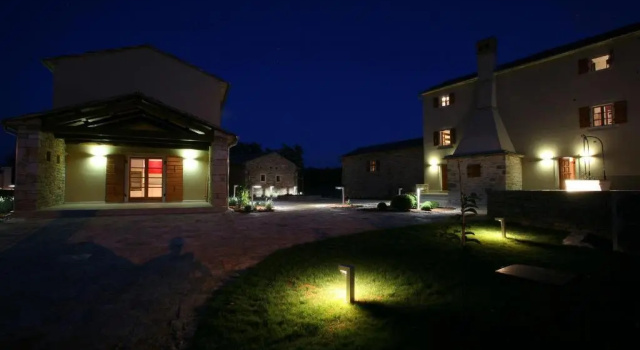Villa Poropati, Grožnjan, Istria - Luxury Countryside Estate for up to 19 persons - Large pool of 80m2 with kids section