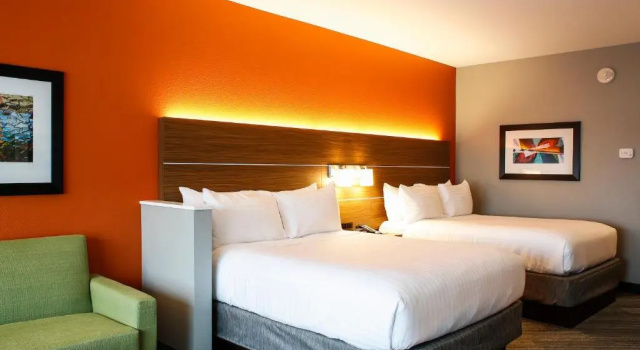 Двухместный люкс Holiday Inn Express & Suites Downtown Louisville by IHG