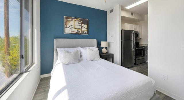 Landing Furnished Apartments near University Heights, Забронировать Апартаменты/квартира Отели Пруда в Темпе с парковкой, Парковка