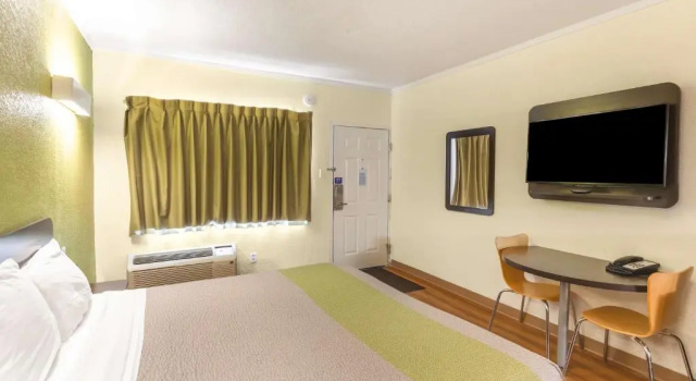 Четырёхместный номер Standard Motel 6 Huntington, WV