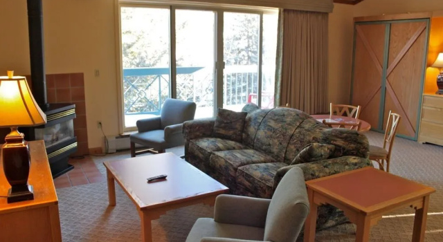 Rock Creek Resort, Забронировать Курортный отель Отели Ред-Лодж с парковкой, Парковка