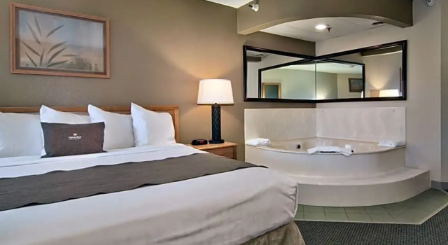 Люкс Boarders Inn & Suites by Cobblestone Hotels - Faribault