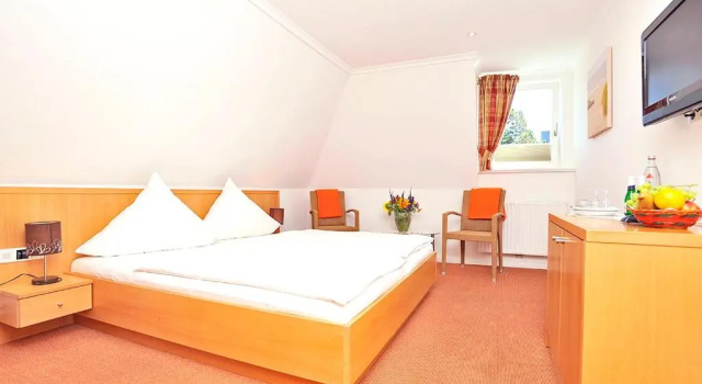 Hotel und Restaurant Petit Robby, Rezervați Hotel Wenningstedt Sylt