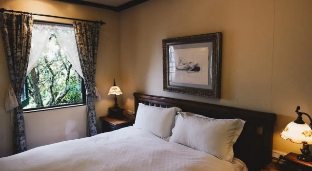 Deep Breath B&B, Забронировать Отель «постель и завтрак» Фэншань Shoufeng Township
