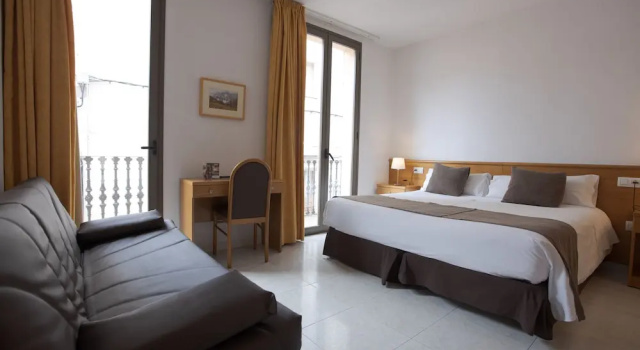 Трёхместный номер Superior Hotel Alta Garrotxa