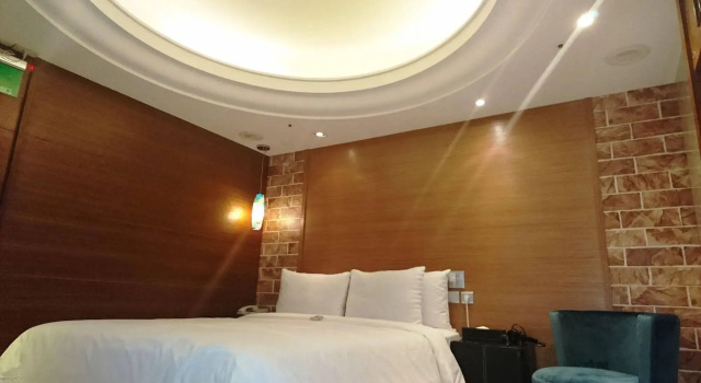 Burgary Hotel