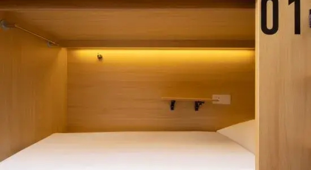 Кровать в общем номере (мужской номер) Shanghai Captain No. 5 Youth Hotel (West Suburb Bailian Branch of Shanghai Hongqiao Airport)