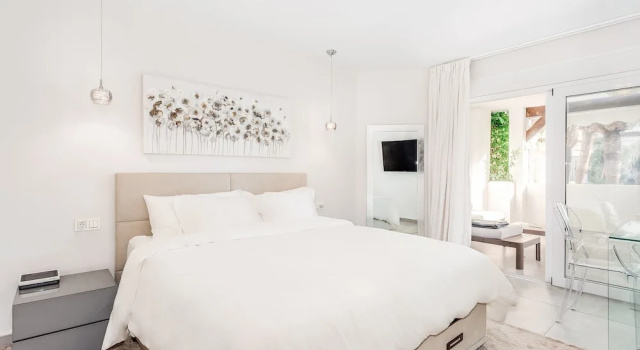 Spacious Penthouse in Los Naranjos - Up to 8 GUESTS!, Забронировать Отель Марбелья Коста-дель-Соль